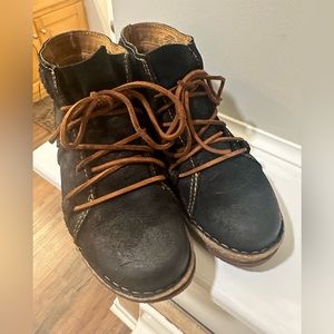 BORN Women’s Ankle Boot